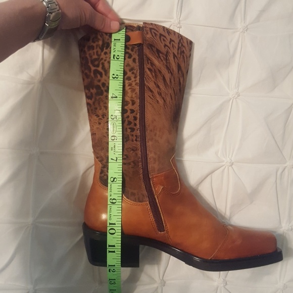 Adorable brown boots! - Picture 7 of 7